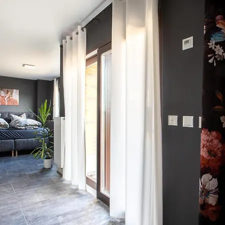 Gwuni Mopera 3* Leipzig