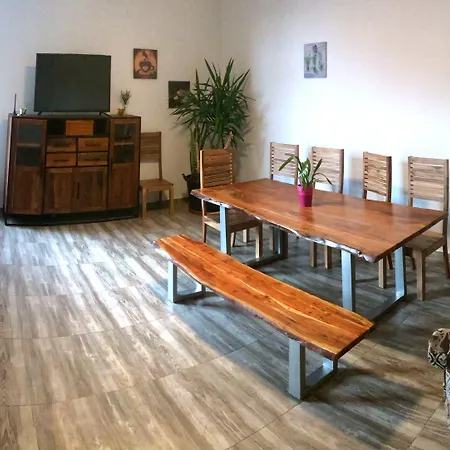 Gwuni Mopera - Boutique Leipzig
