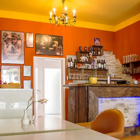 Gwuni Mopera - Boutique 3*