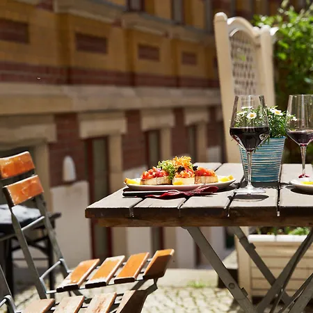 Gwuni Mopera - Boutique 3*
