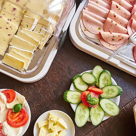 Gwuni Mopera 3* Leipzig