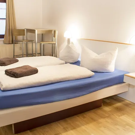 Gwuni Mopera 3* Лейпциг