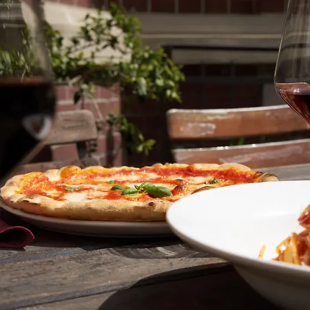 Gwuni Mopera 3* Leipzig