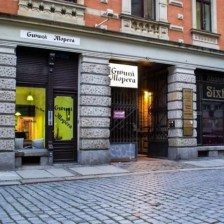 Gwuni Mopera - Boutique 3*